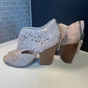 Latigo Tan Cutout Strap Back Heels Size 10